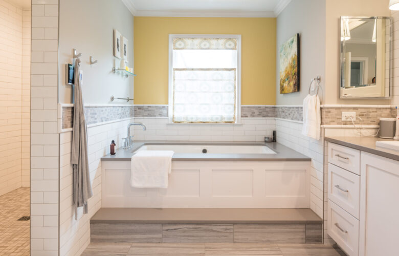 Bright Transitional Bath