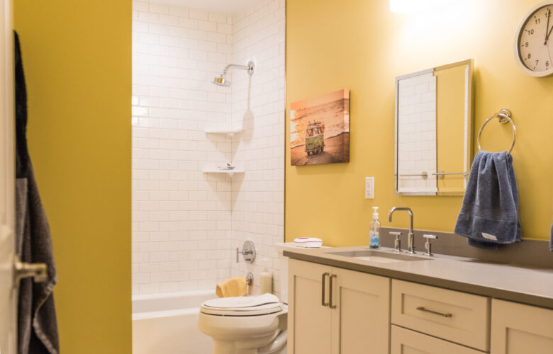 Bright Transitional Bath