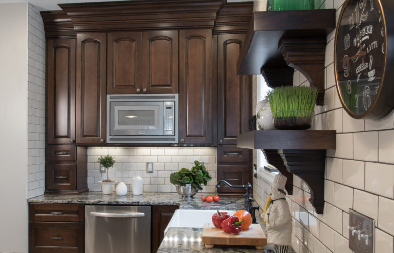 Traditional Warm-Toned Kitchen